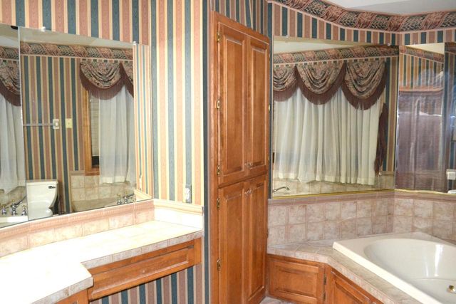 8530 W Woodfield COURT, Franklin, WI 53132