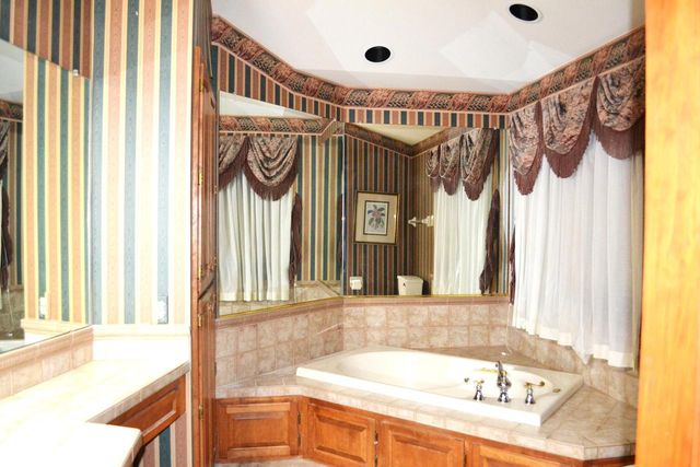 8530 W Woodfield COURT, Franklin, WI 53132