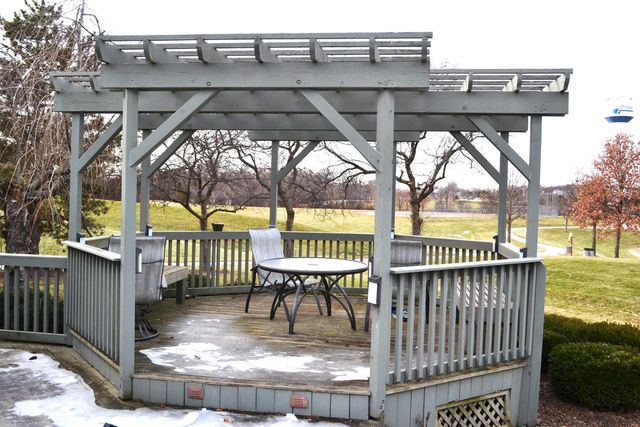 8530 W Woodfield COURT, Franklin, WI 53132