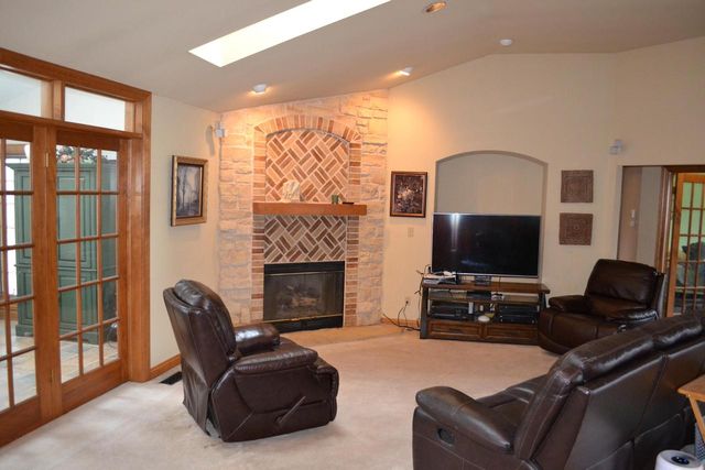8530 W Woodfield COURT, Franklin, WI 53132