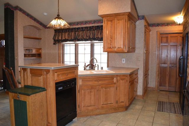 8530 W Woodfield COURT, Franklin, WI 53132