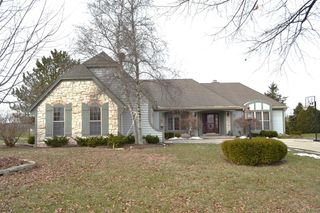 8530 W Woodfield COURT, Franklin, WI 53132