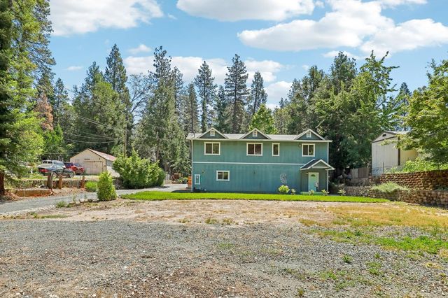 10819 Walker Dr, Grass Valley, CA 95945
