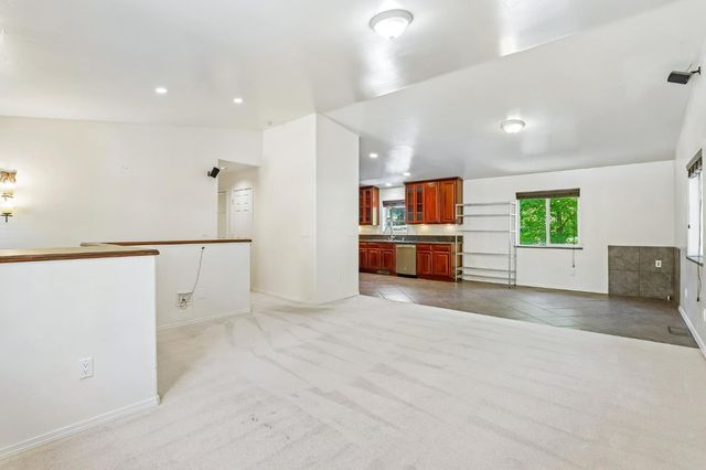 10819 Walker Dr, Grass Valley, CA 95945