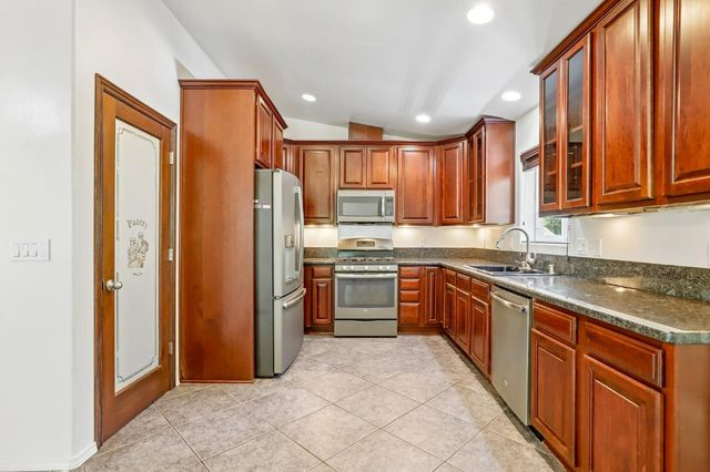 10819 Walker Dr, Grass Valley, CA 95945