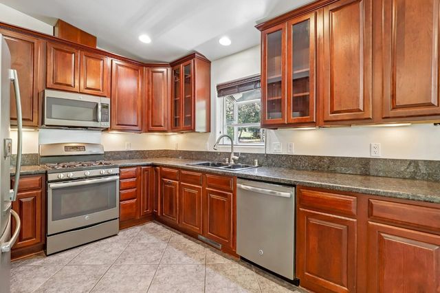 10819 Walker Dr, Grass Valley, CA 95945