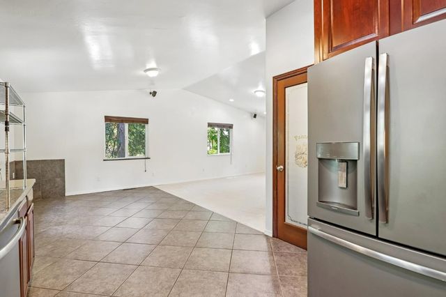 10819 Walker Dr, Grass Valley, CA 95945