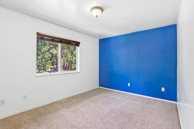 10819 Walker Dr, Grass Valley, CA 95945