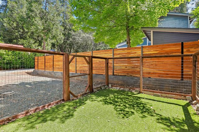 10819 Walker Dr, Grass Valley, CA 95945