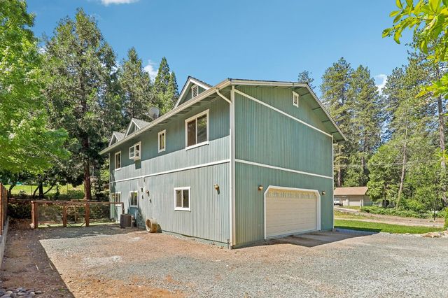10819 Walker Dr, Grass Valley, CA 95945