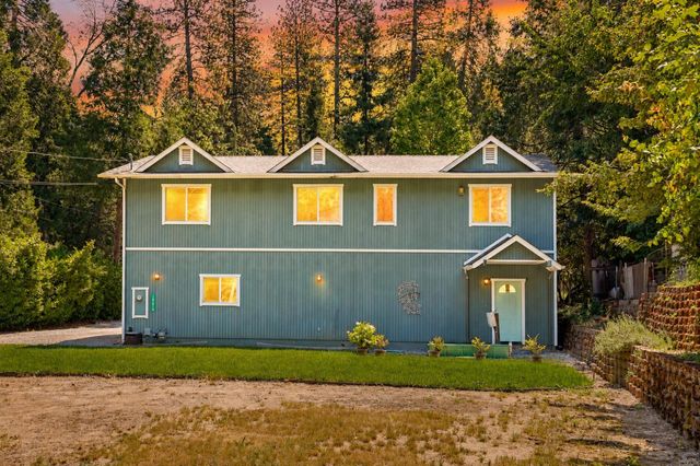 10819 Walker Dr, Grass Valley, CA 95945