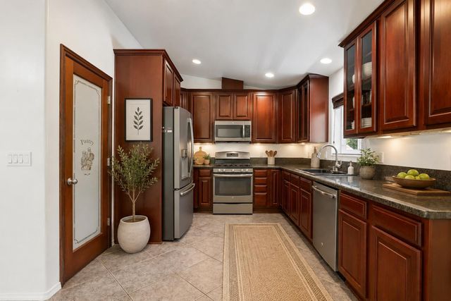 10819 Walker Dr, Grass Valley, CA 95945