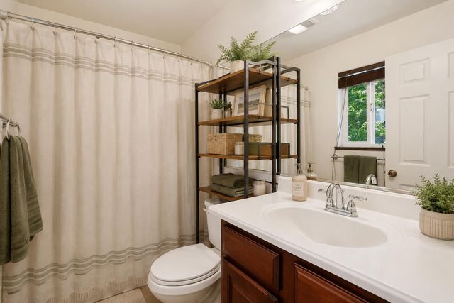 10819 Walker Dr, Grass Valley, CA 95945