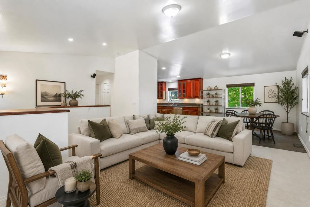 10819 Walker Dr, Grass Valley, CA 95945