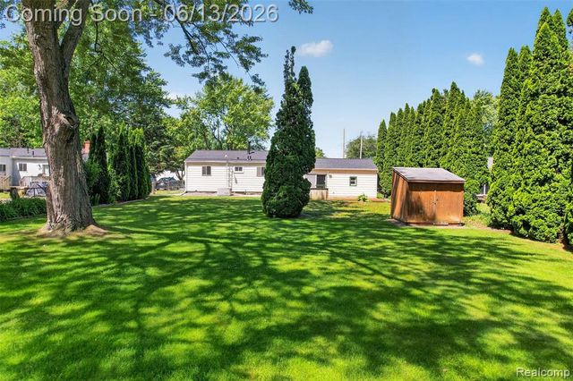 4141 Bristolwood Drive, Flint, MI 48507