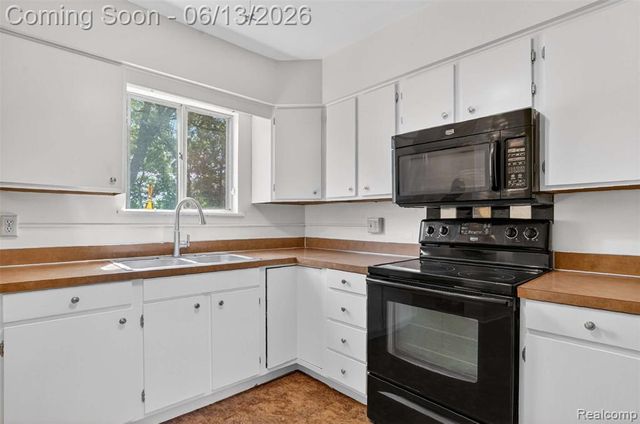 4141 Bristolwood Drive, Flint, MI 48507