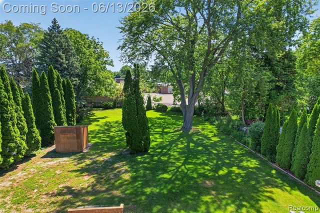 4141 Bristolwood Drive, Flint, MI 48507