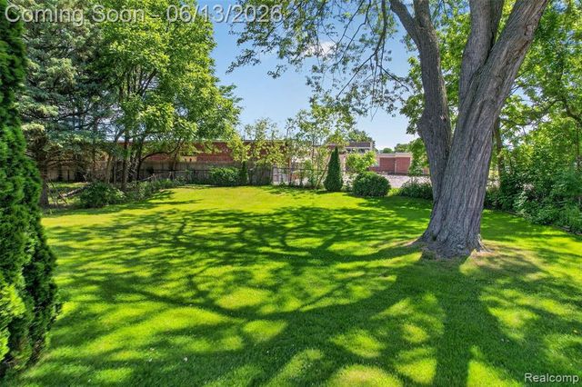 4141 Bristolwood Drive, Flint, MI 48507