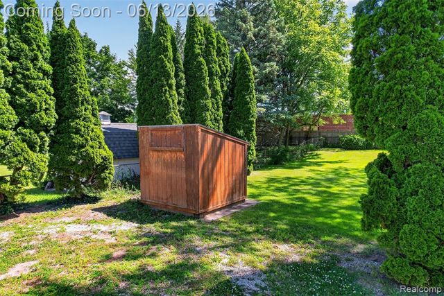 4141 Bristolwood Drive, Flint, MI 48507