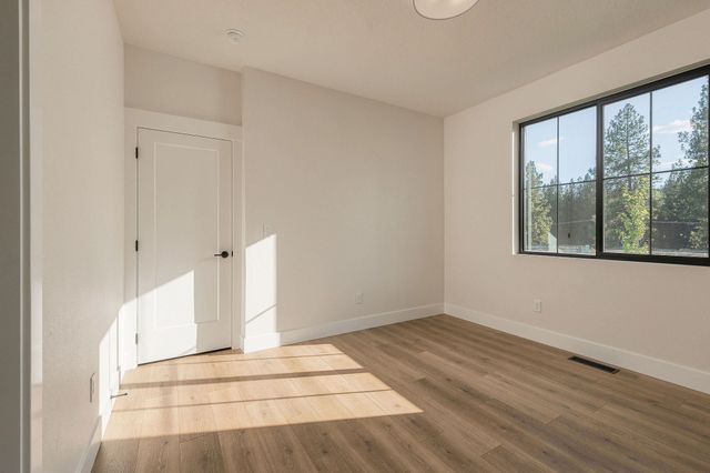10809 E 36th Dr, Spokane Valley, WA 99206