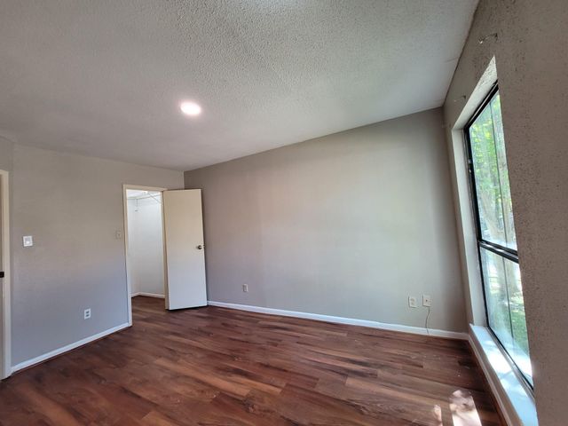 2814 S Bartell Drive 10, Houston, TX 77054