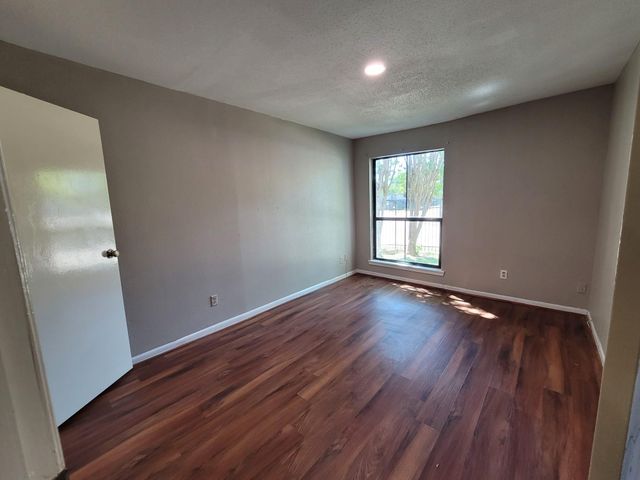 2814 S Bartell Drive 10, Houston, TX 77054