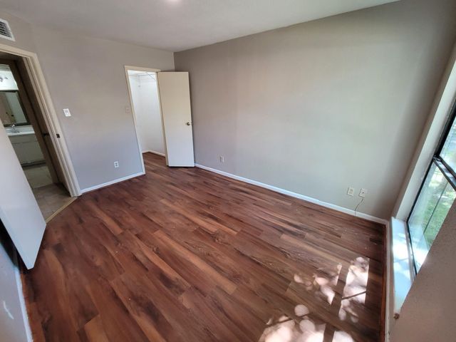 2814 S Bartell Drive 10, Houston, TX 77054
