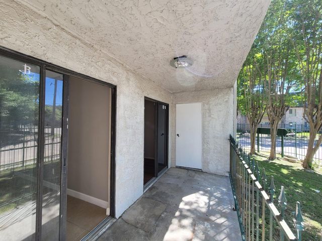 2814 S Bartell Drive 10, Houston, TX 77054
