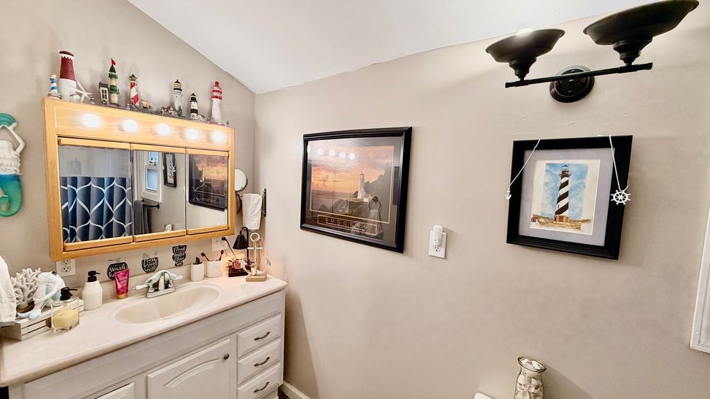 Image 15 of property listing at 521 S Cherry Street, Centralia, IL 62801