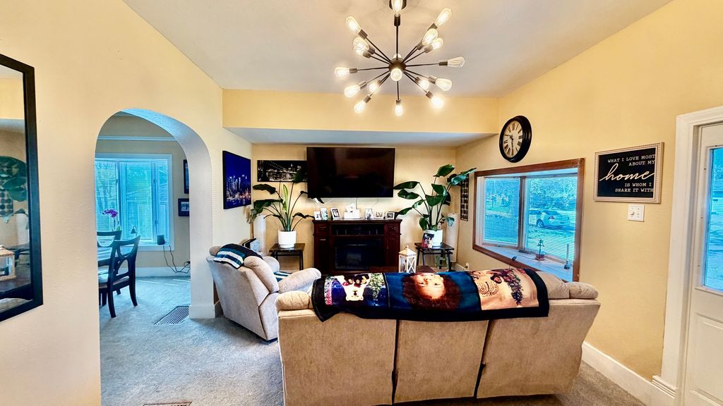 Image 4 of property listing at 521 S Cherry Street, Centralia, IL 62801