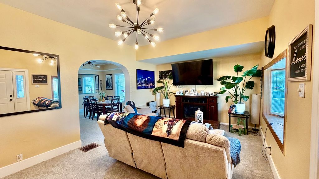 Image 5 of property listing at 521 S Cherry Street, Centralia, IL 62801