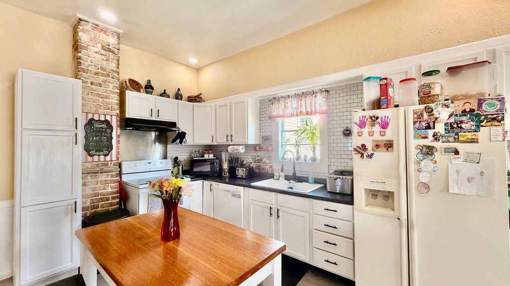 Image 9 of property listing at 521 S Cherry Street, Centralia, IL 62801