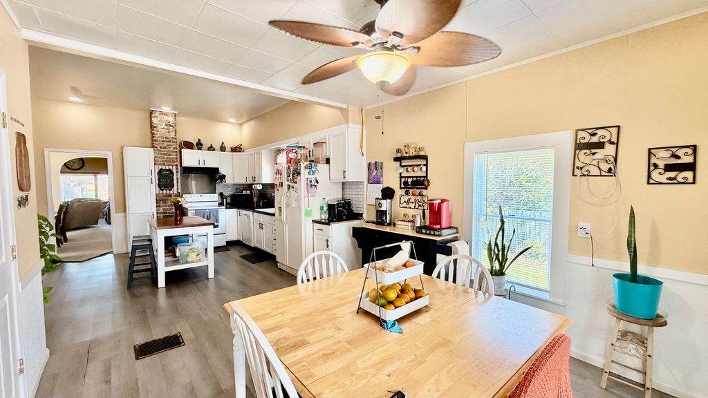 Image 10 of property listing at 521 S Cherry Street, Centralia, IL 62801