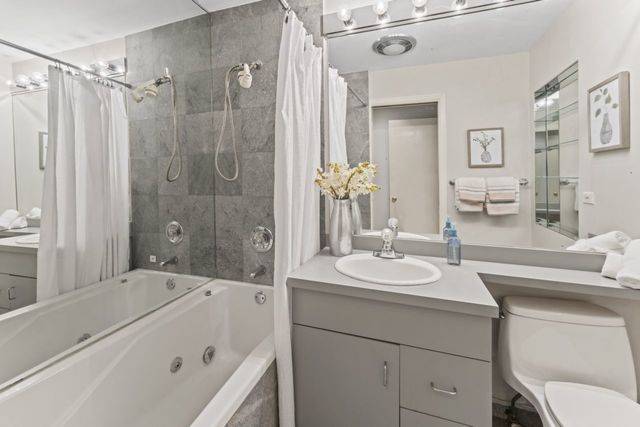 216 Hickory Court, Northbrook, IL 60062