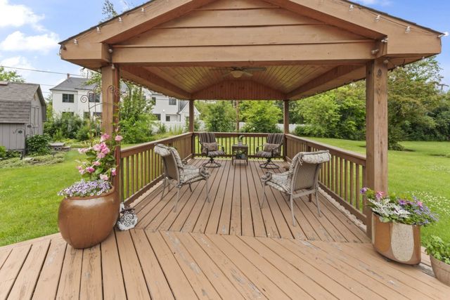 216 Hickory Court, Northbrook, IL 60062
