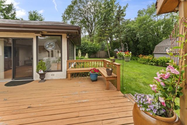 216 Hickory Court, Northbrook, IL 60062