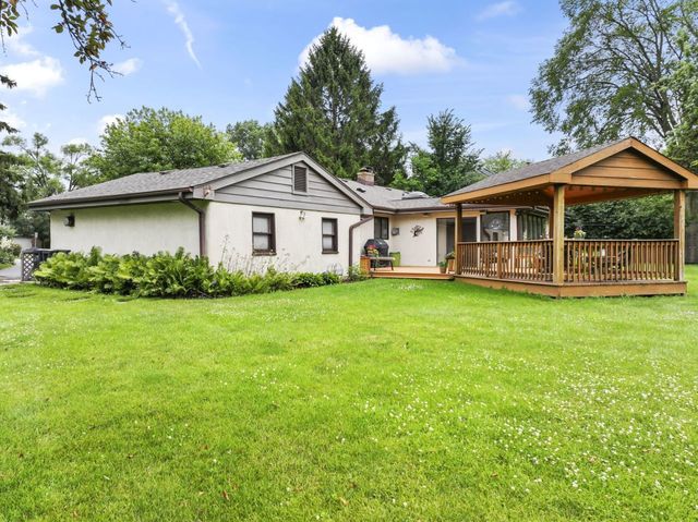 216 Hickory Court, Northbrook, IL 60062