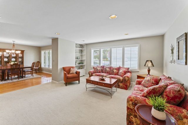 216 Hickory Court, Northbrook, IL 60062