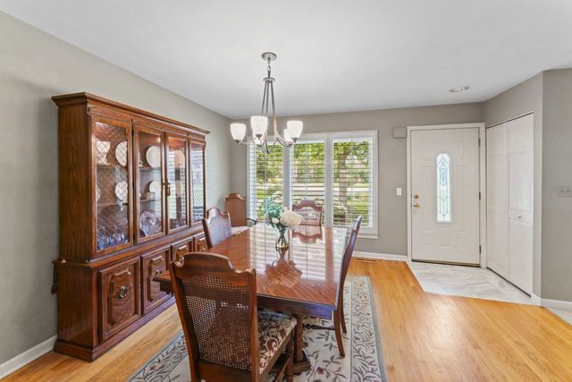 216 Hickory Court, Northbrook, IL 60062