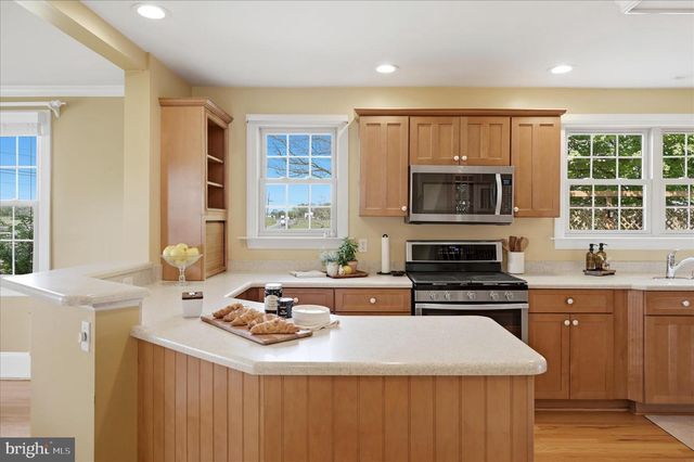 11590 S HARRY BYRD HWY, Berryville, VA 22611