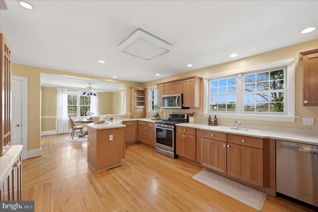 11590 S HARRY BYRD HWY, Berryville, VA 22611