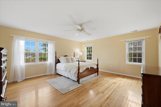 11590 S HARRY BYRD HWY, Berryville, VA 22611
