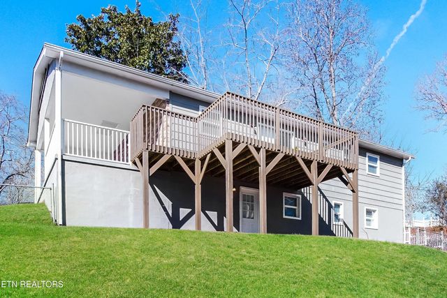 612 W Ridgecrest Drive, Kingston, TN 37763