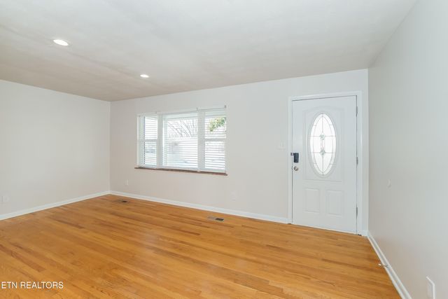 612 W Ridgecrest Drive, Kingston, TN 37763