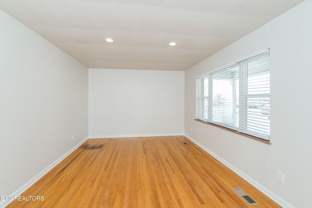 612 W Ridgecrest Drive, Kingston, TN 37763