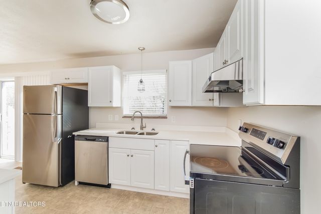 612 W Ridgecrest Drive, Kingston, TN 37763