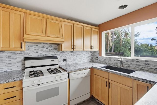 8549 De Vos Drive, Santee, CA 92071