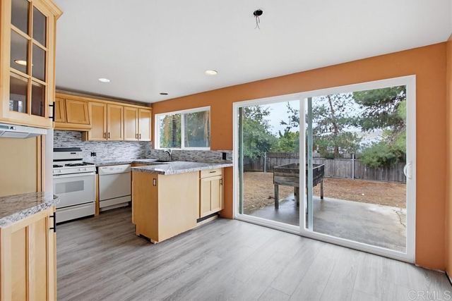 8549 De Vos Drive, Santee, CA 92071