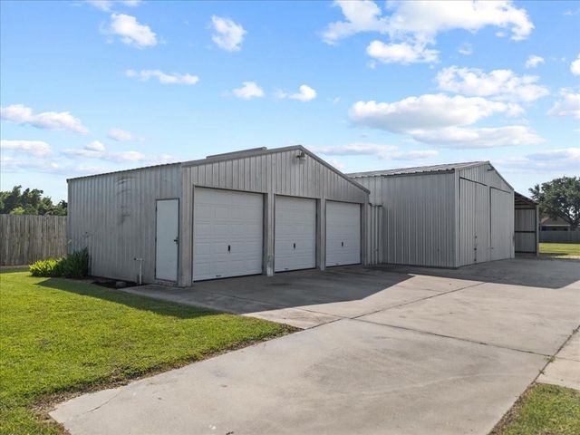 3337 Bridgette Lane, Mont Belvieu, TX 77523