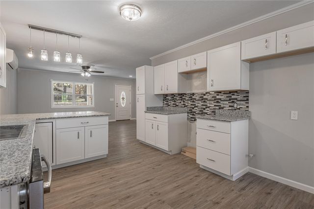 190 Riverwood Lane, Huntsville, TX 77320